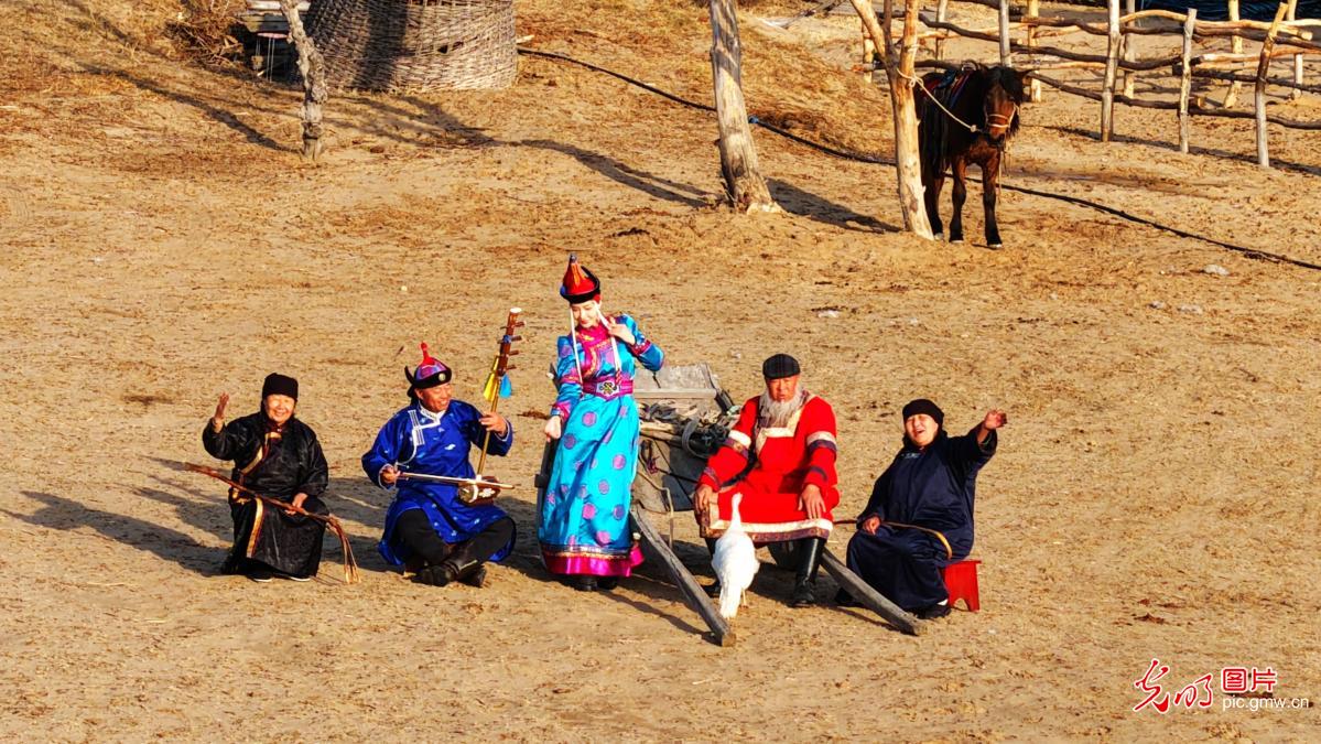 大漠藏古韵 牧歌醉春风