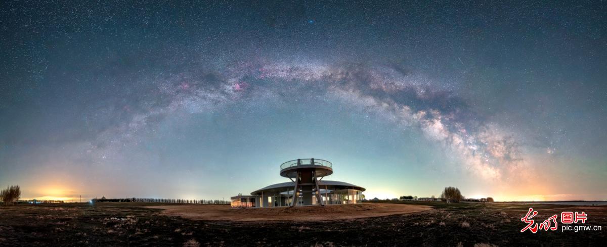 银河拱桥扮靓阿木塔夜空