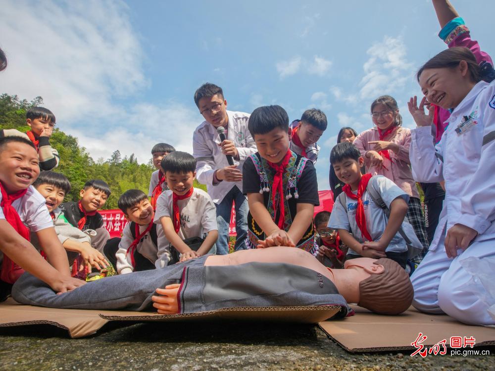 强化自护能力 严防溺水风险