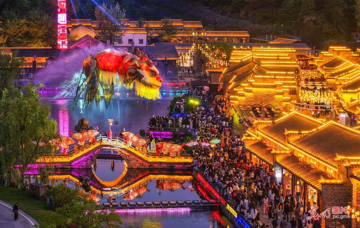 鳌鱼飞天耀夜色 非遗文旅醉游人