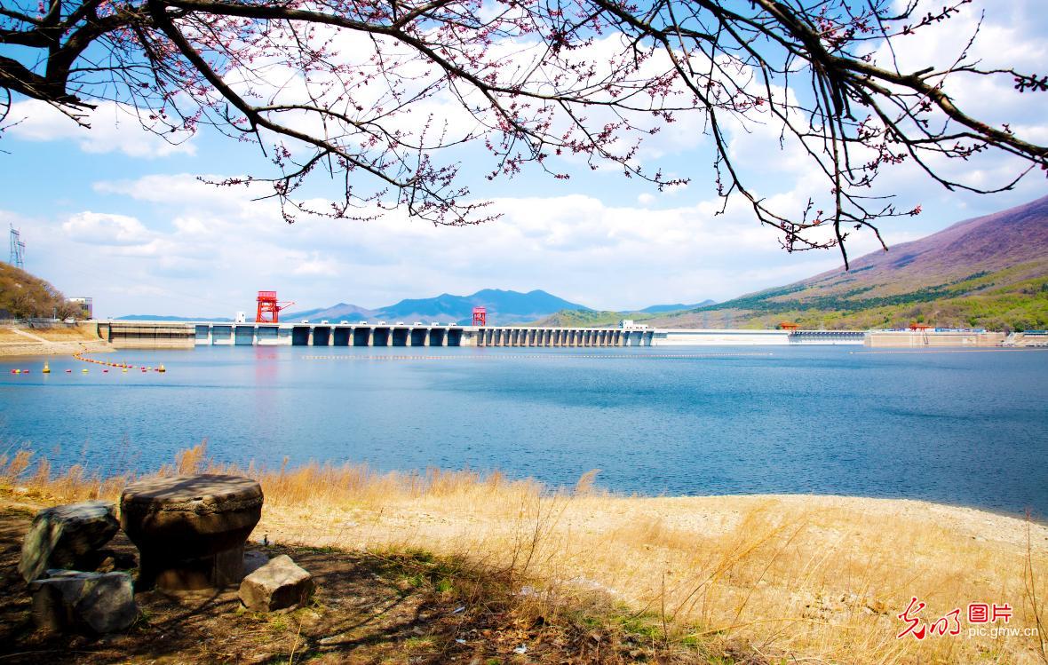 山湖叠翠 风物悠然