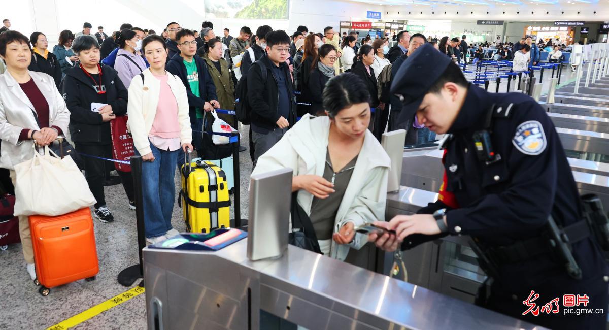 铁路“五一”假期运输今日启动 预计发送旅客1.58亿人次