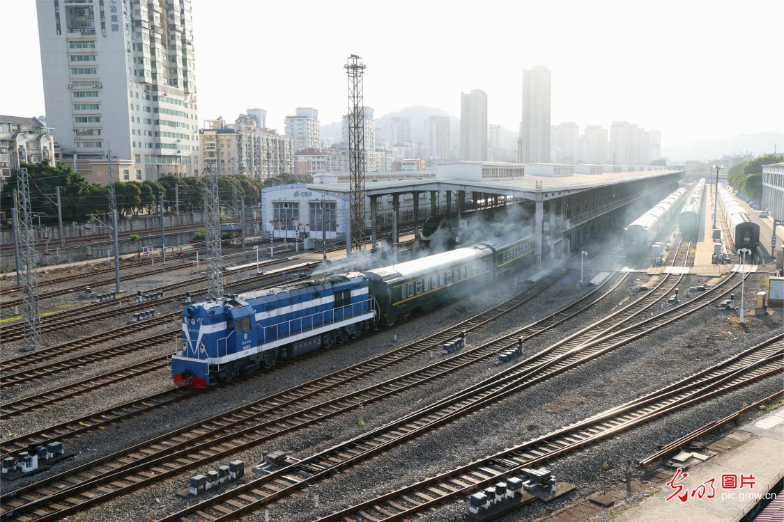 多地筑牢安全防线 全力护航假期出行