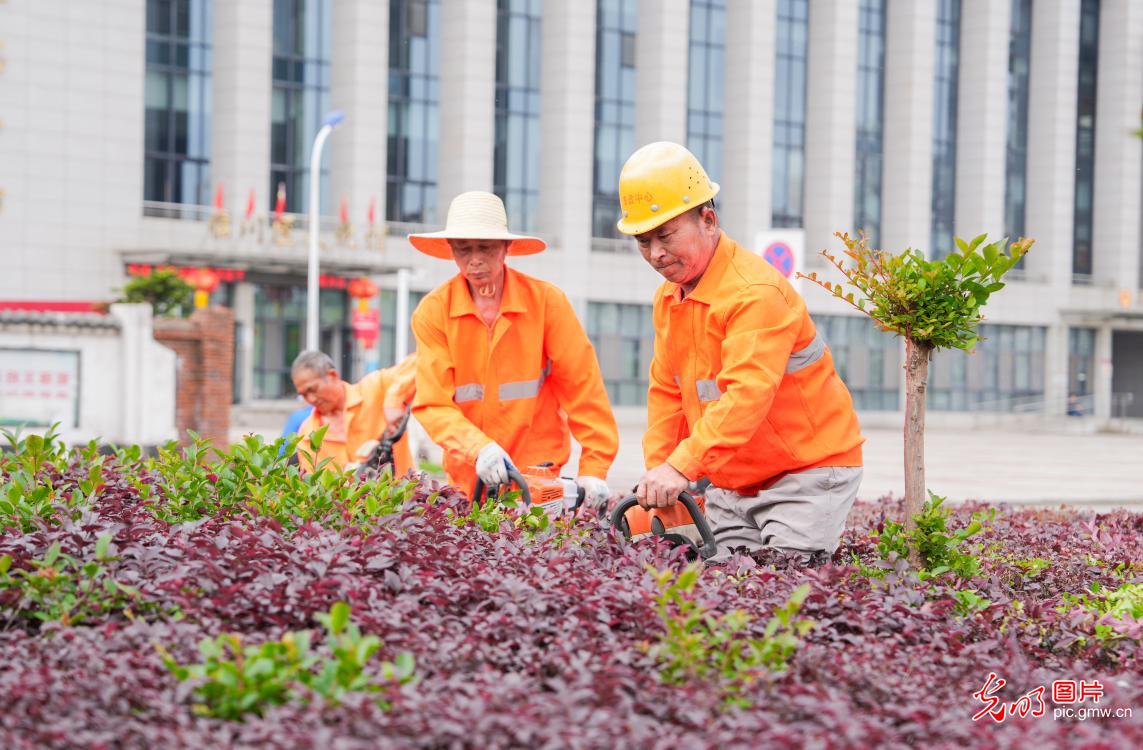 多地筑牢安全防线 全力护航假期出行