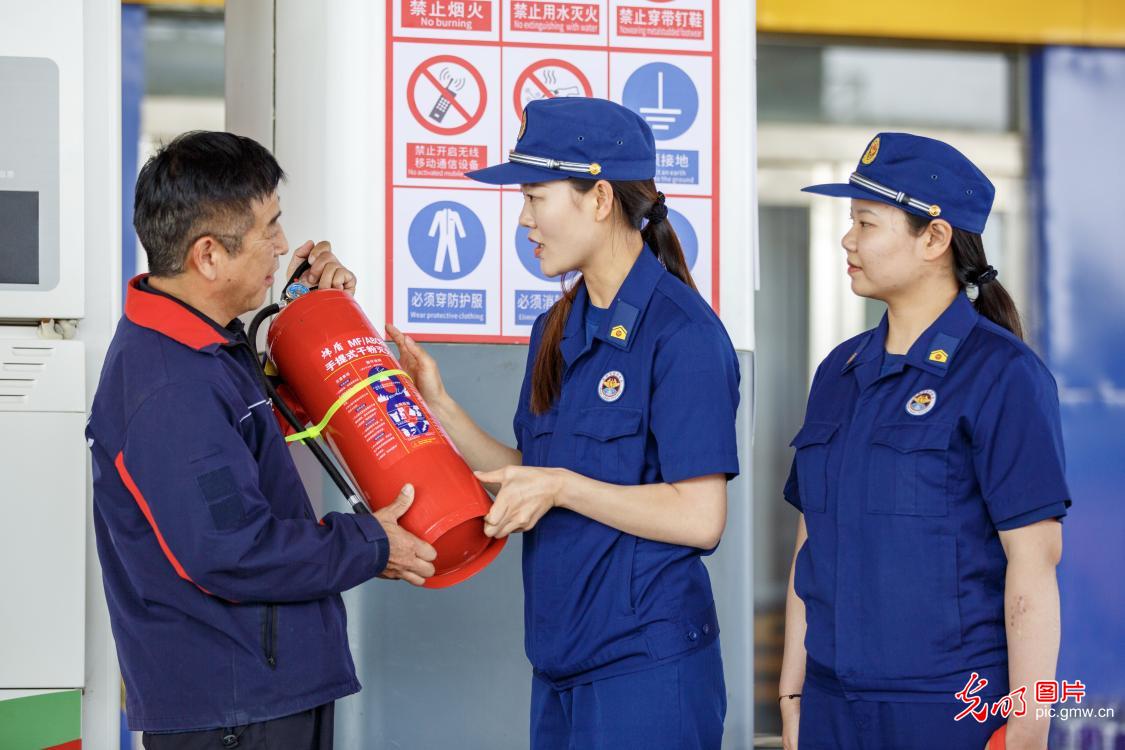 多地筑牢安全防线 全力护航假期出行