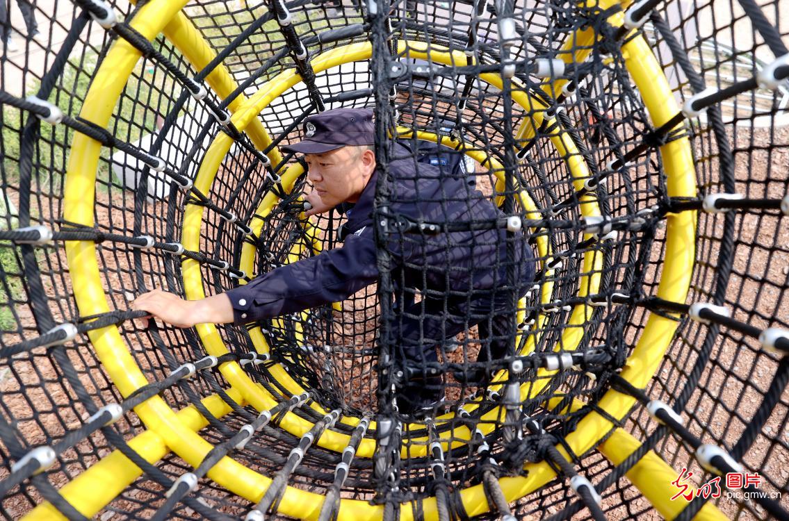 多地筑牢安全防线 全力护航假期出行