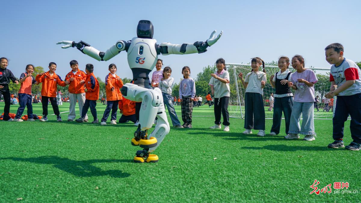 科技赋能校运会 智能展演绽风采