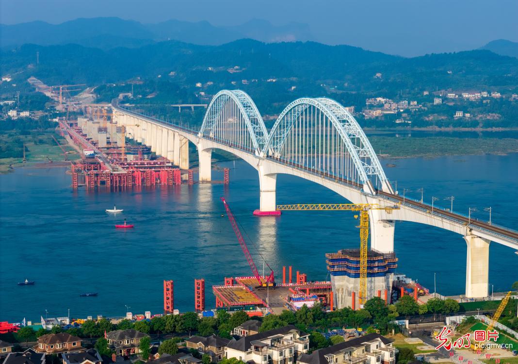宜昌长江公铁大桥加紧建设