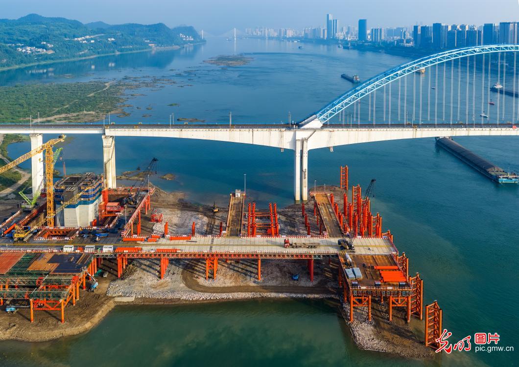 宜昌长江公铁大桥加紧建设