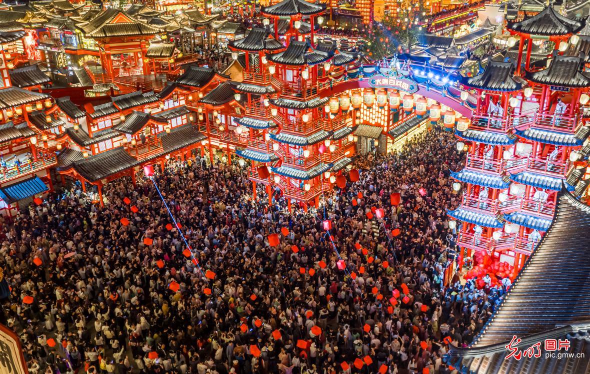 假日文旅聚烟火 夜经济绽放活力