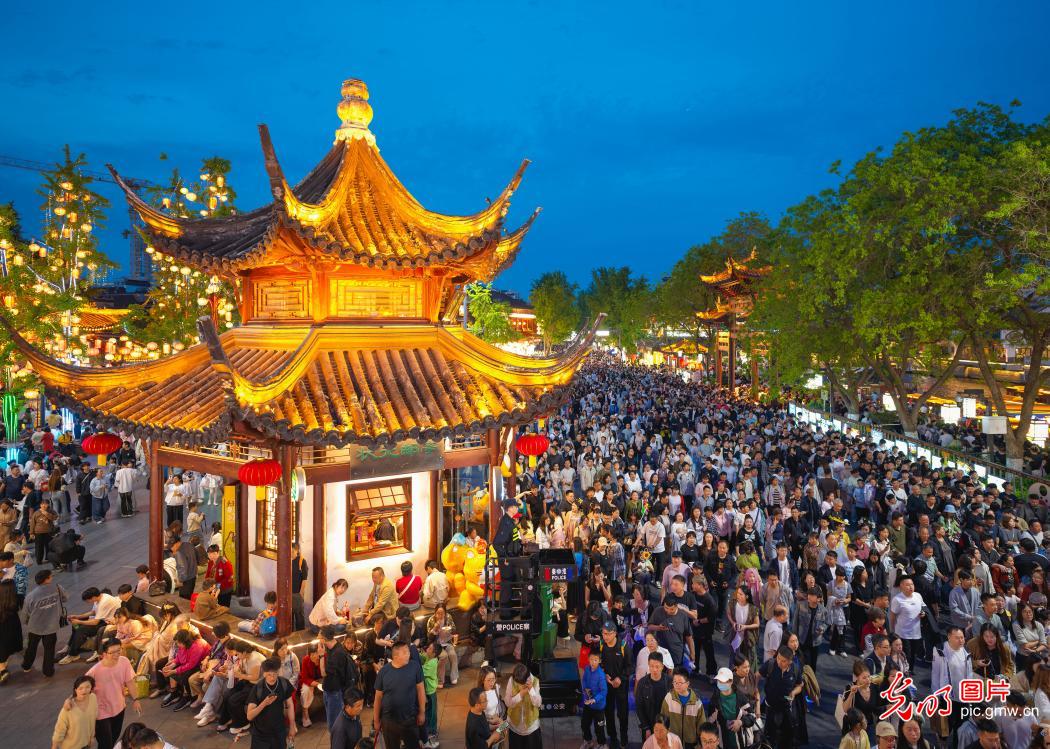 假日文旅聚烟火 夜经济绽放活力