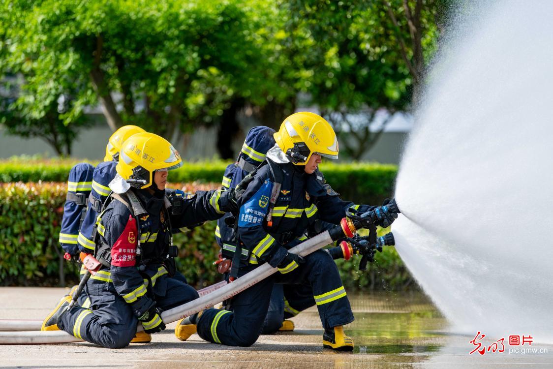 青春逢盛世 奋斗正当时