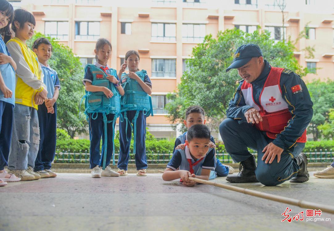 弘扬红十字精神 学习急救知识