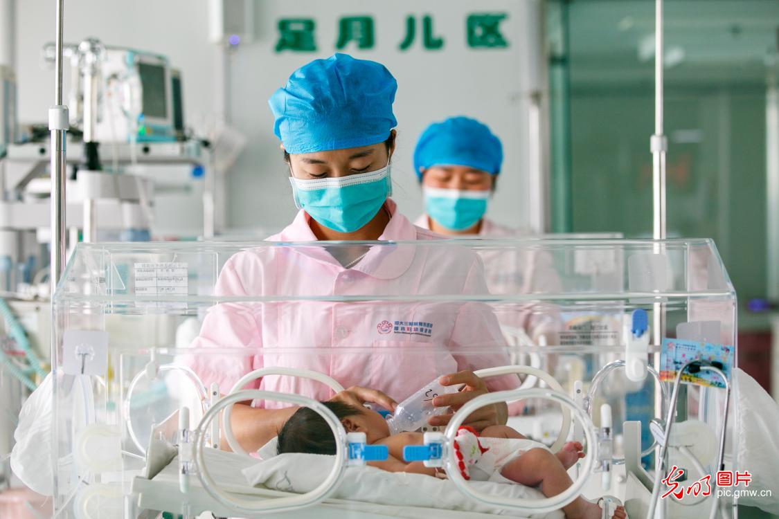 国际护士节：白衣天使用坚守点亮生命之光