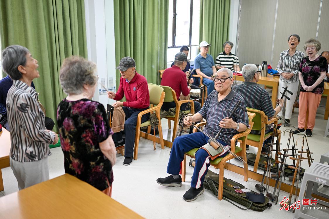 养老服务“点亮”银发时光