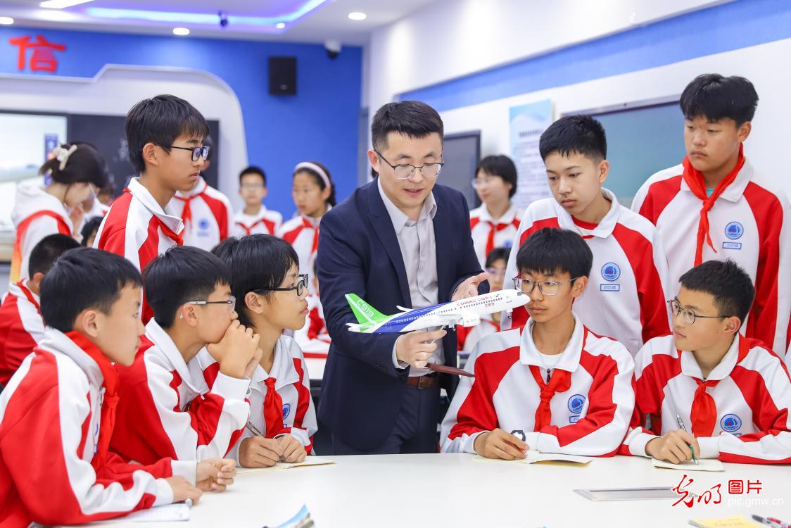 探索航空奥秘 点亮科学梦想