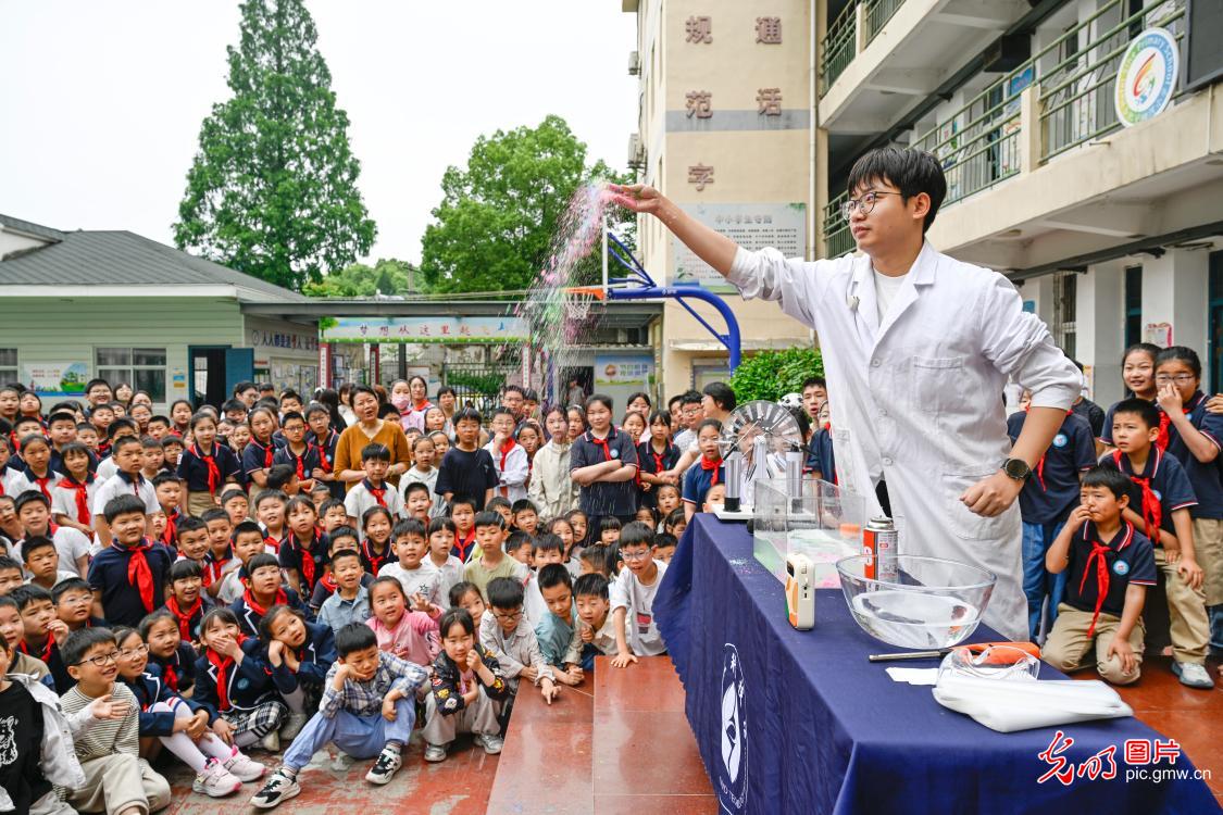 科技大篷车点亮少年科学梦想