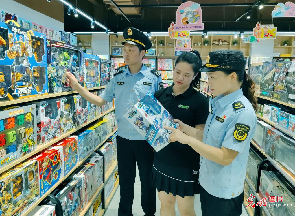 强化市场监管 护航儿童用品安全