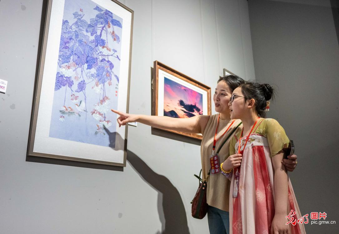 第六届全国及海外青少年美术书法摄影作品展在呼和浩特开幕 第六届全国及海外青少年美术书法摄影作品展在呼和浩特开幕