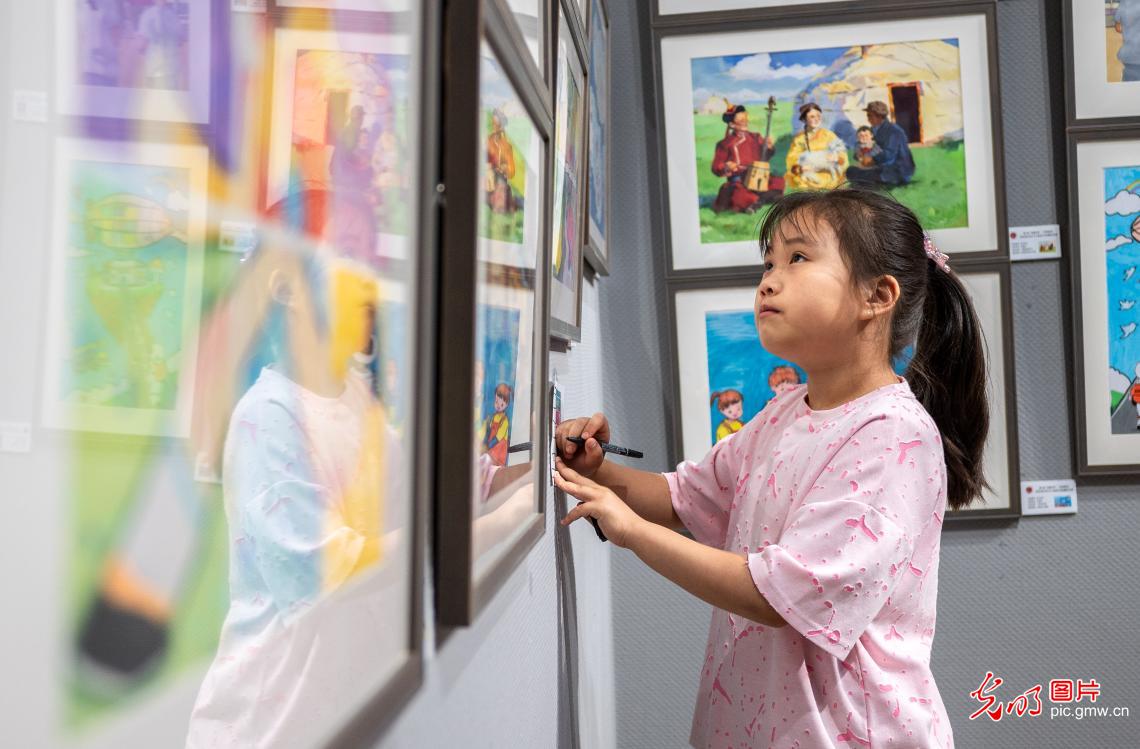第六届全国及海外青少年美术书法摄影作品展在呼和浩特开幕 第六届全国及海外青少年美术书法摄影作品展在呼和浩特开幕