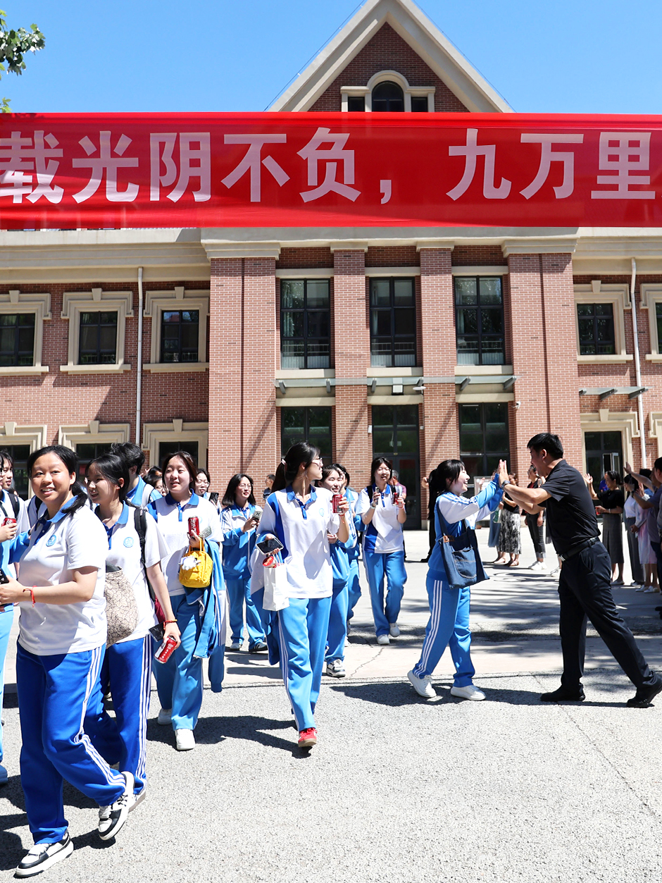 【聚焦高考 逐梦今夏】多彩祝福致青春，从容落笔向未来