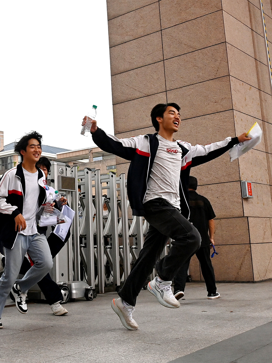 【聚焦高考 逐梦今夏】以自信之姿 赴青春考场 【聚焦高考 逐梦今夏】以自信之姿 赴青春考场
