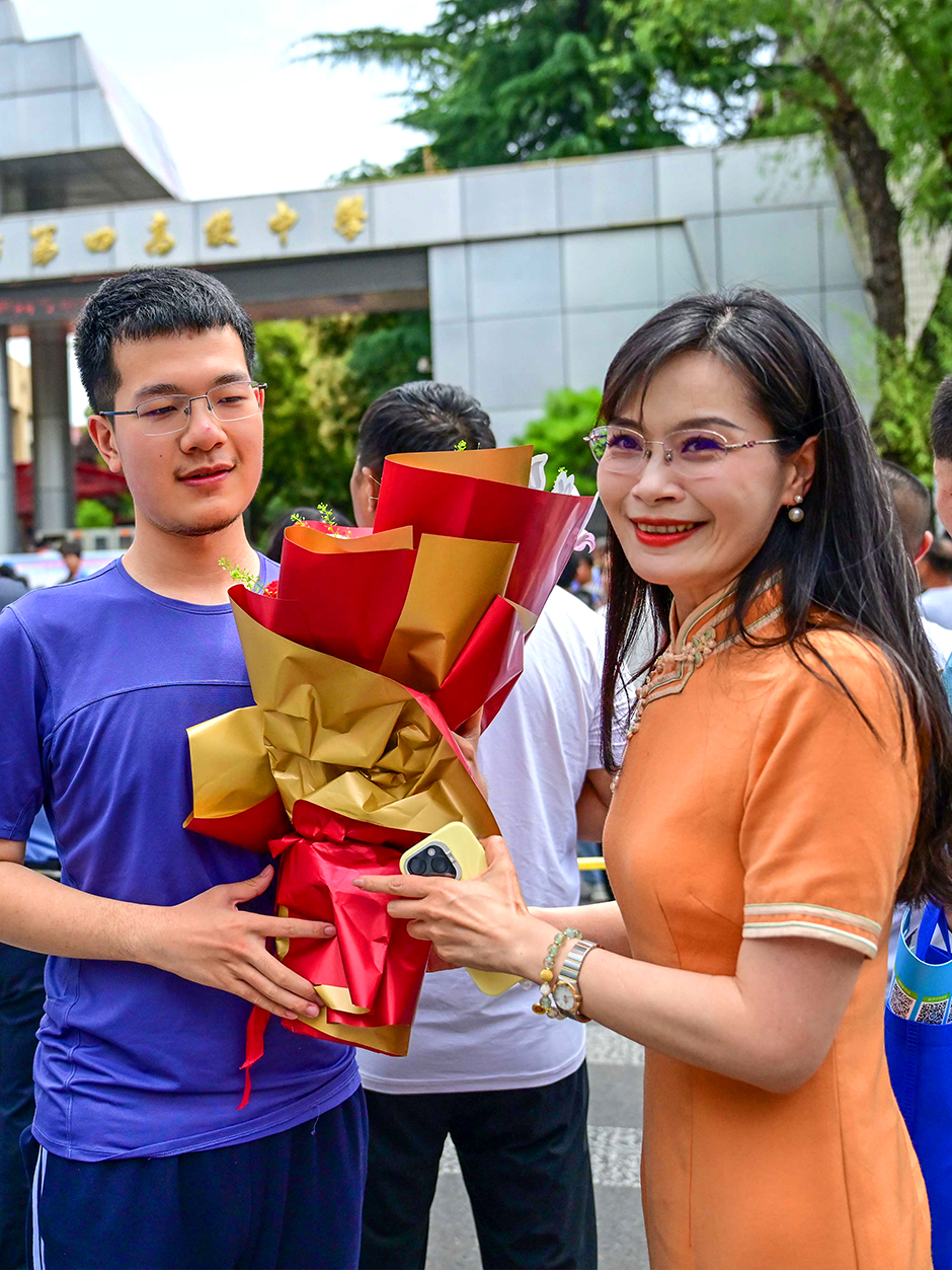 【聚焦高考 逐梦今夏】以自信之姿 赴青春考场 【聚焦高考 逐梦今夏】以自信之姿 赴青春考场