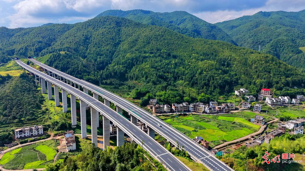 路畅景美惠民生 路畅景美惠民生