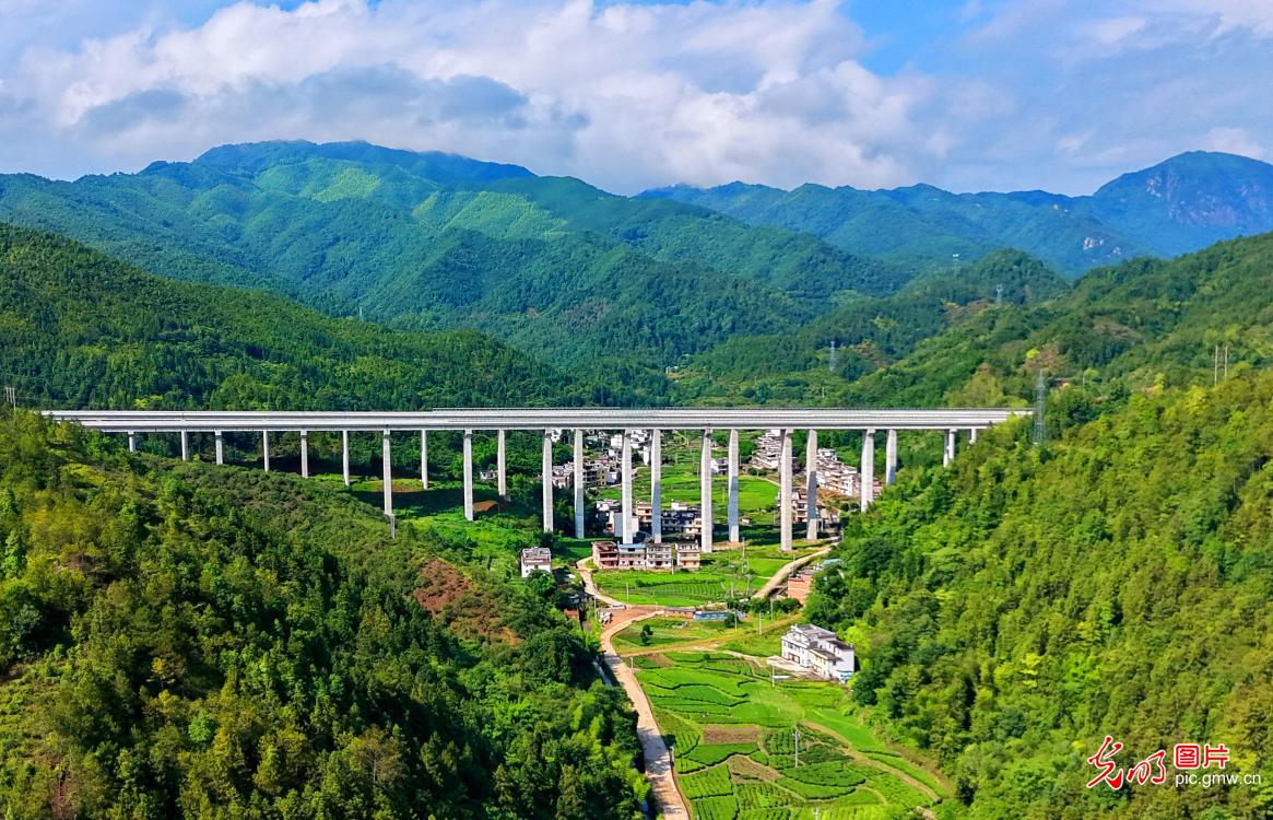 路畅景美惠民生 路畅景美惠民生