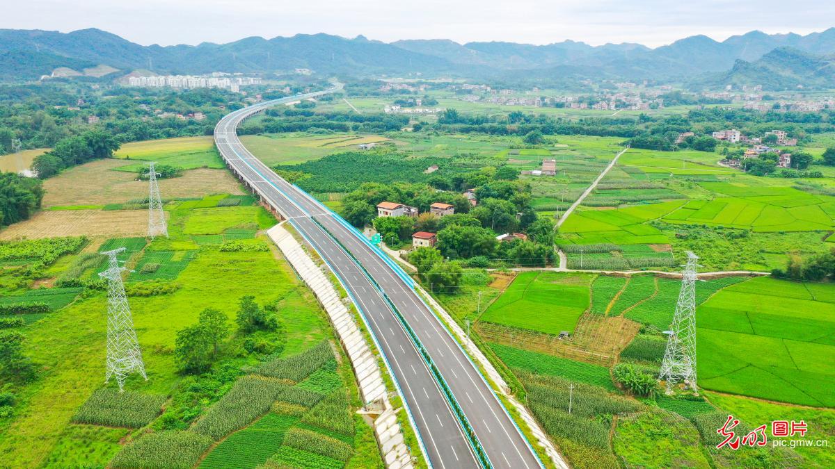 路畅景美助力乡村振兴