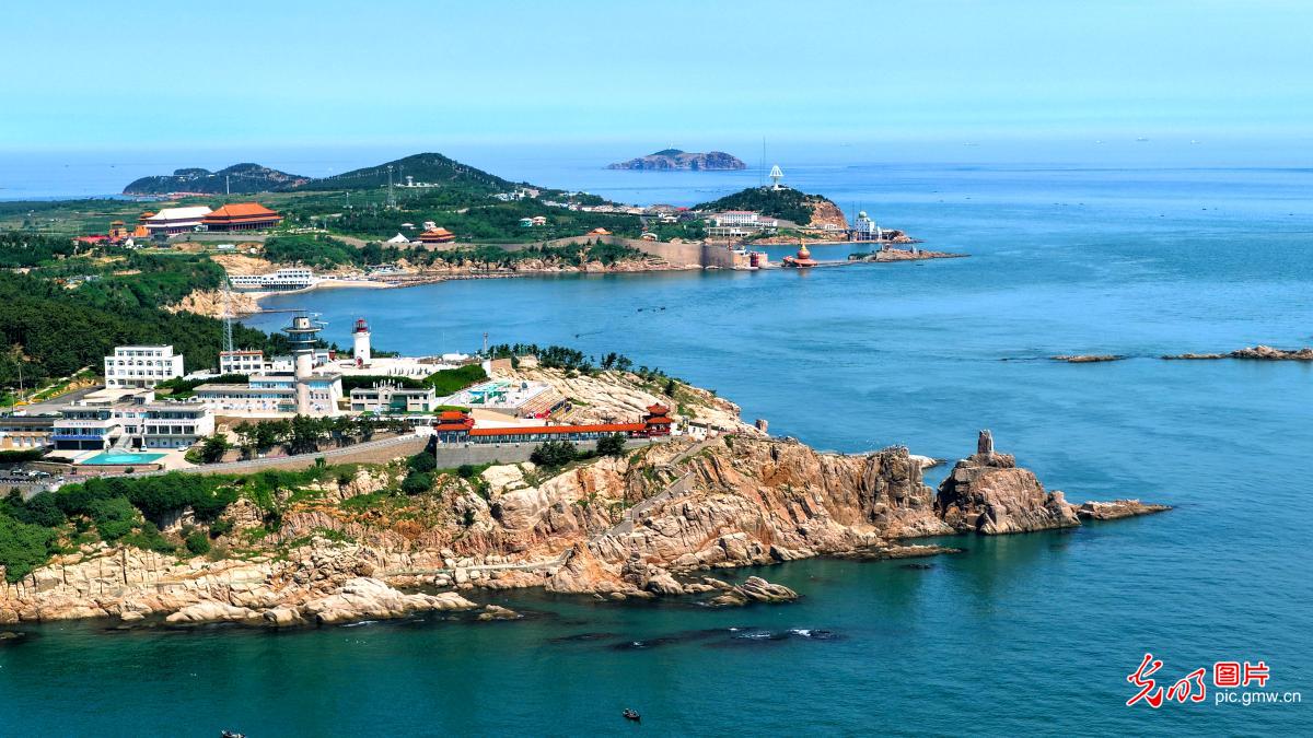 夏日海岸风光旖旎