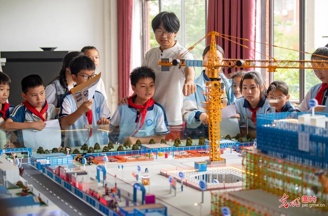 小学生高校实训研学拓展视野