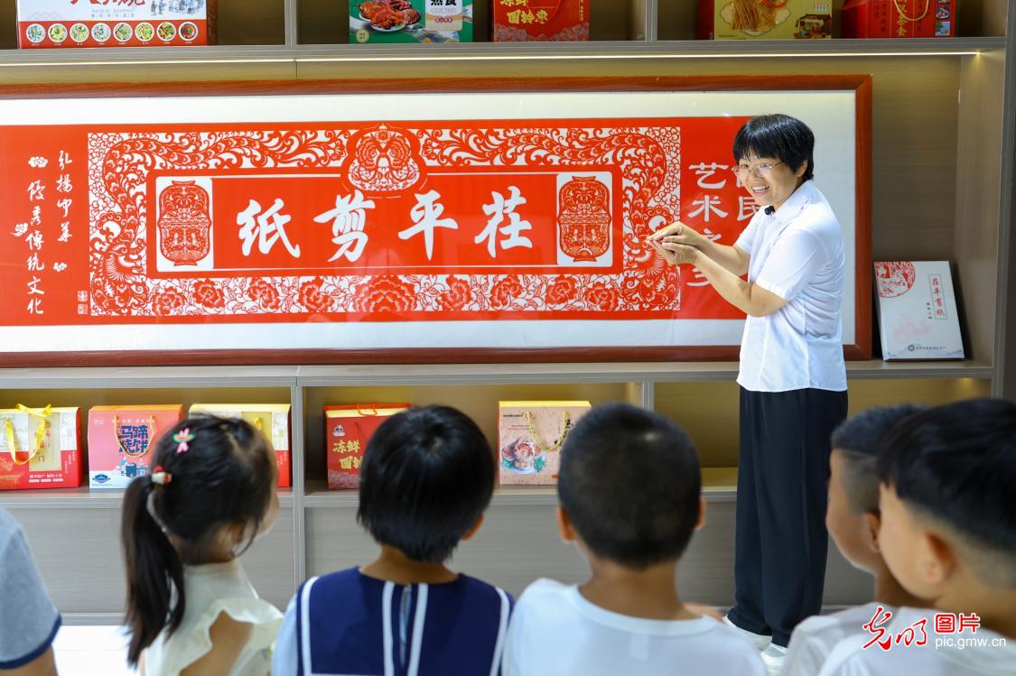 一间书屋聚烟火 多元文化润乡邻