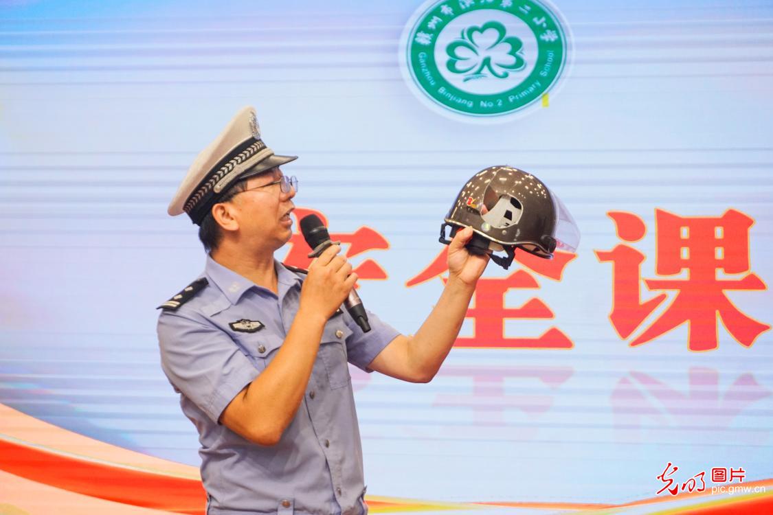 暑期将至 各地织密安全防护网 暑期将至 各地织密安全防护网