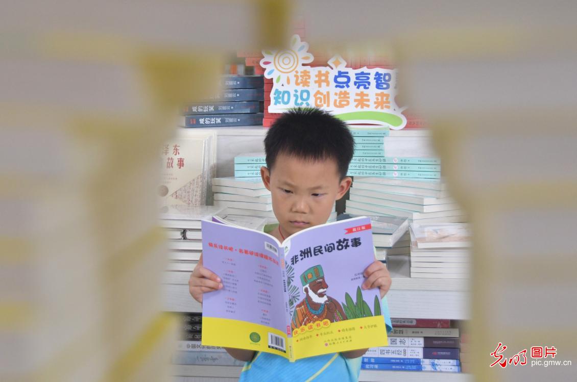图书馆中乐享“文化纳凉”