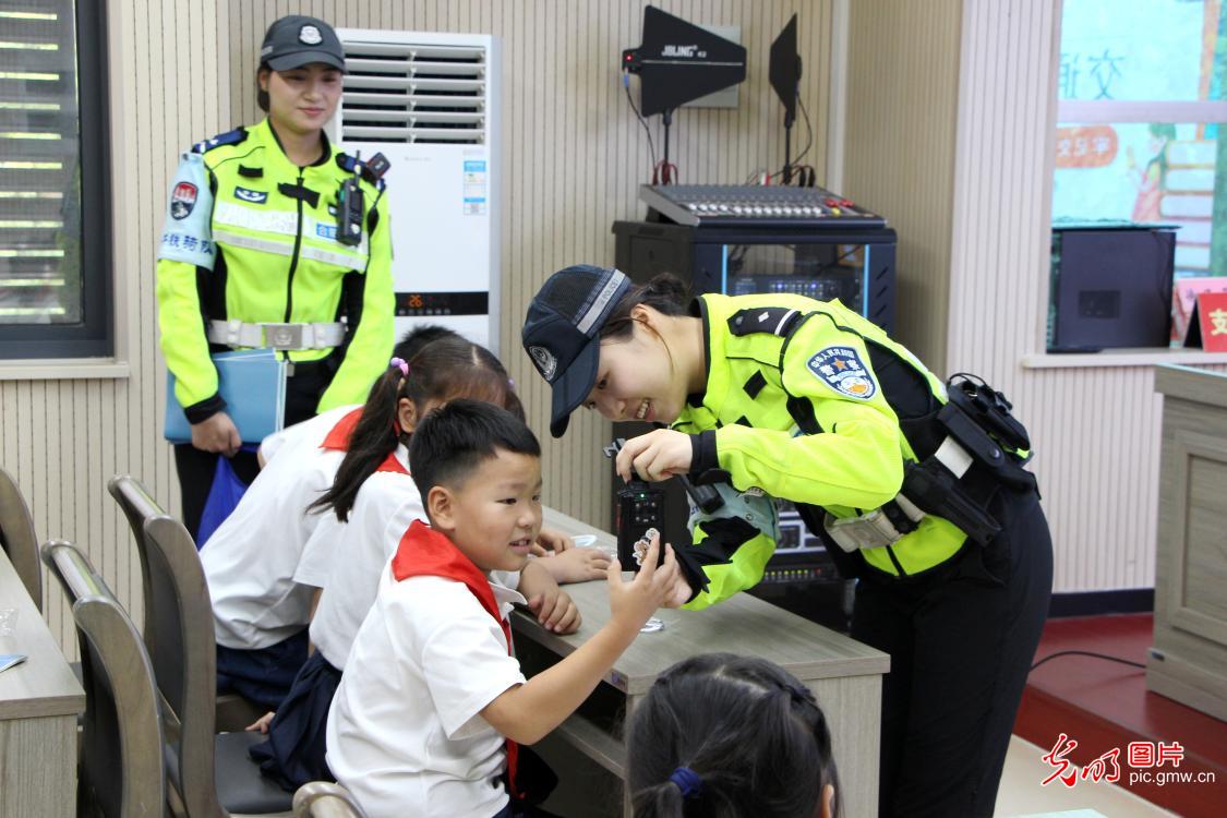 沉浸式宣教科普出行规范 筑牢青少年暑期安全防线 沉浸式宣教科普出行规范 筑牢青少年暑期安全防线