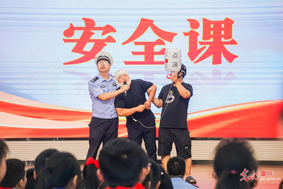 沉浸式宣教科普出行规范 筑牢青少年暑期安全防线 沉浸式宣教科普出行规范 筑牢青少年暑期安全防线