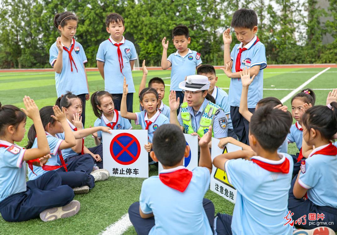 沉浸式宣教科普出行规范 筑牢青少年暑期安全防线 沉浸式宣教科普出行规范 筑牢青少年暑期安全防线