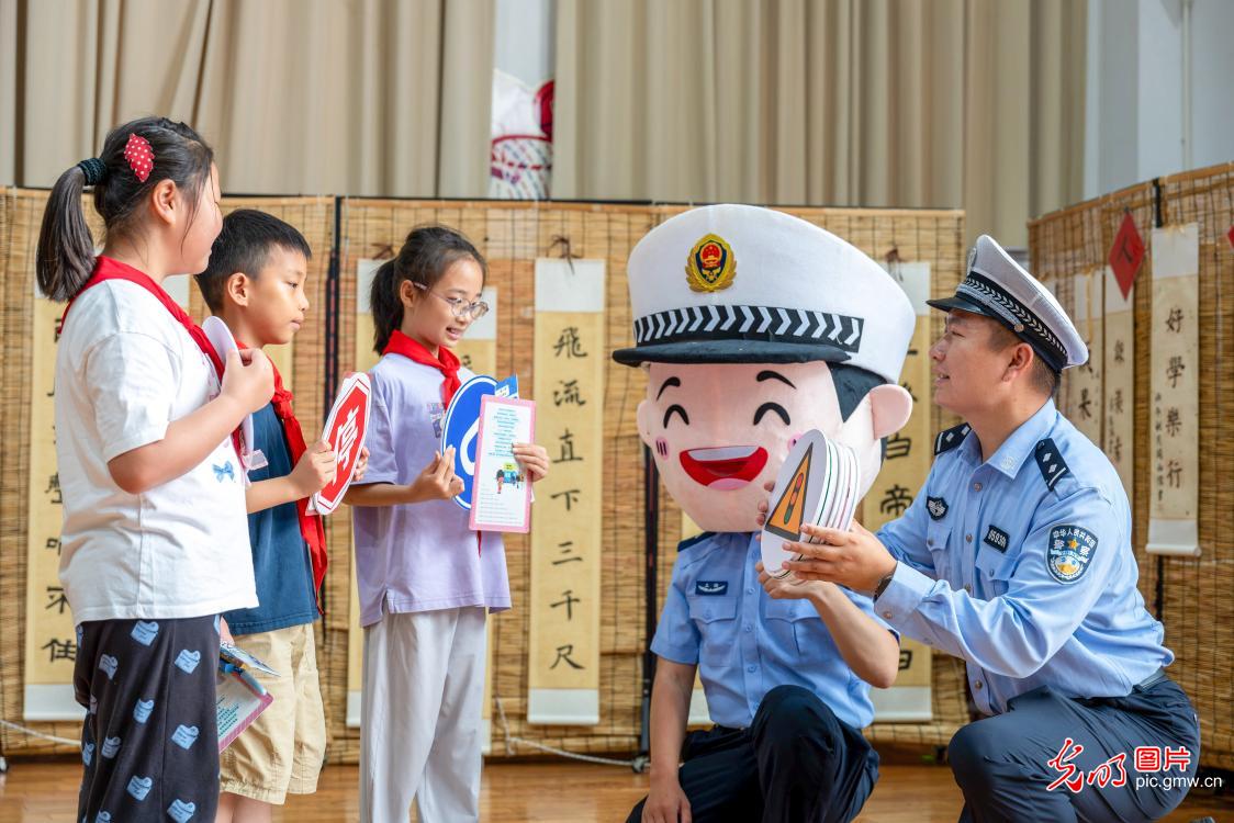 沉浸式宣教科普出行规范 筑牢青少年暑期安全防线 沉浸式宣教科普出行规范 筑牢青少年暑期安全防线
