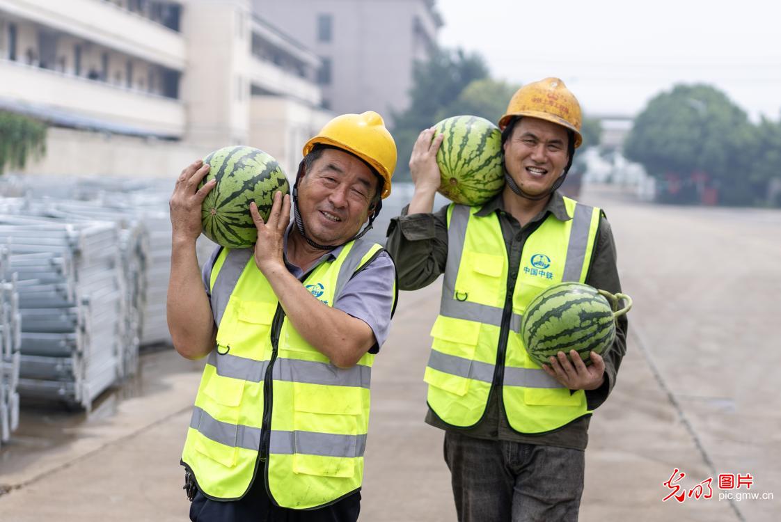 夏日送清凉 关爱沁心脾