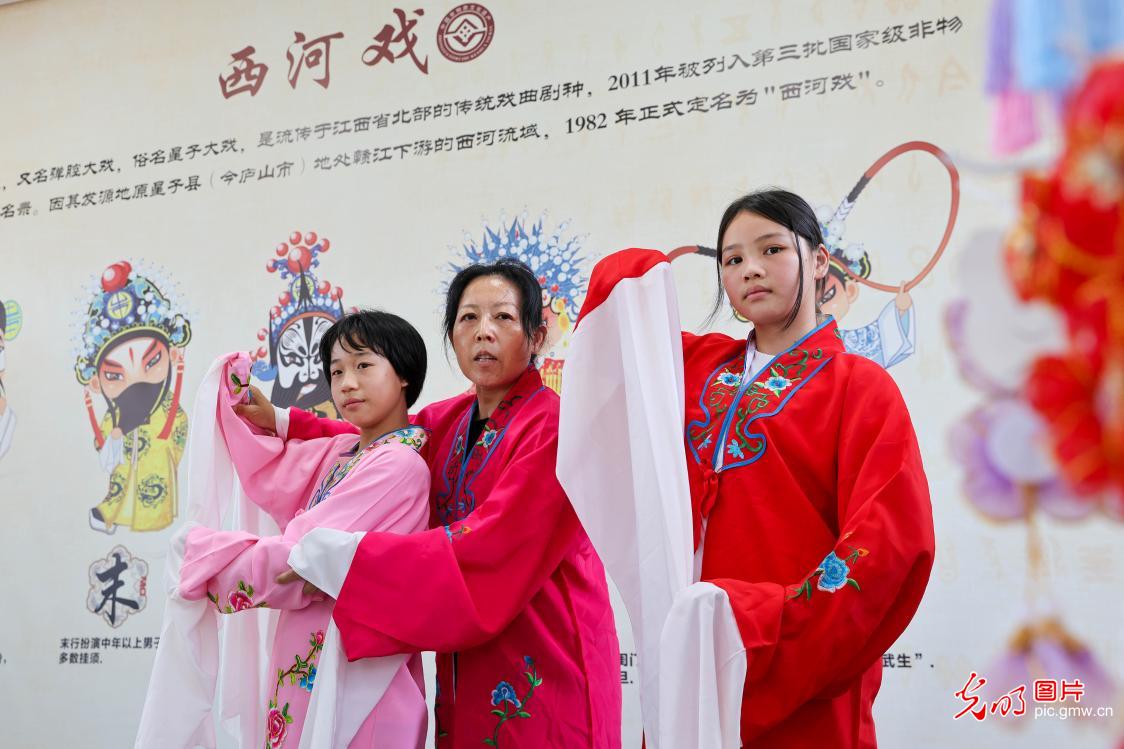多彩暑托班 缤纷假期伴成长 多彩暑托班 缤纷假期伴成长