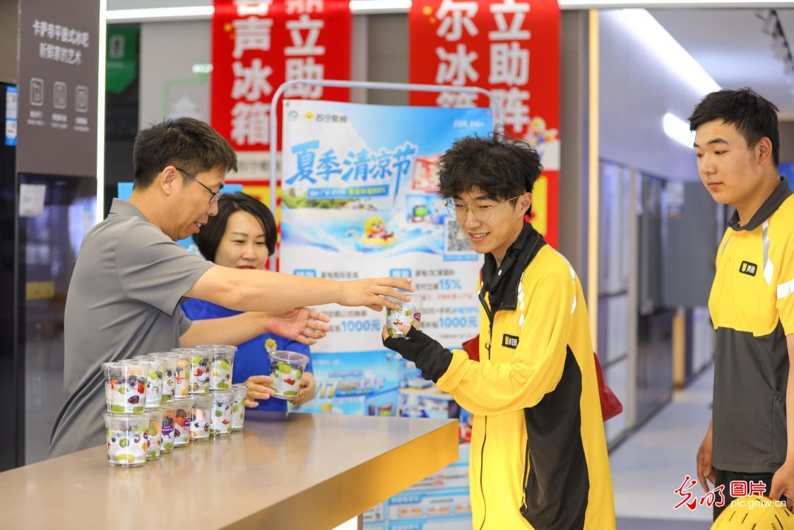 情暖骑士守初心 致敬城市奔跑者