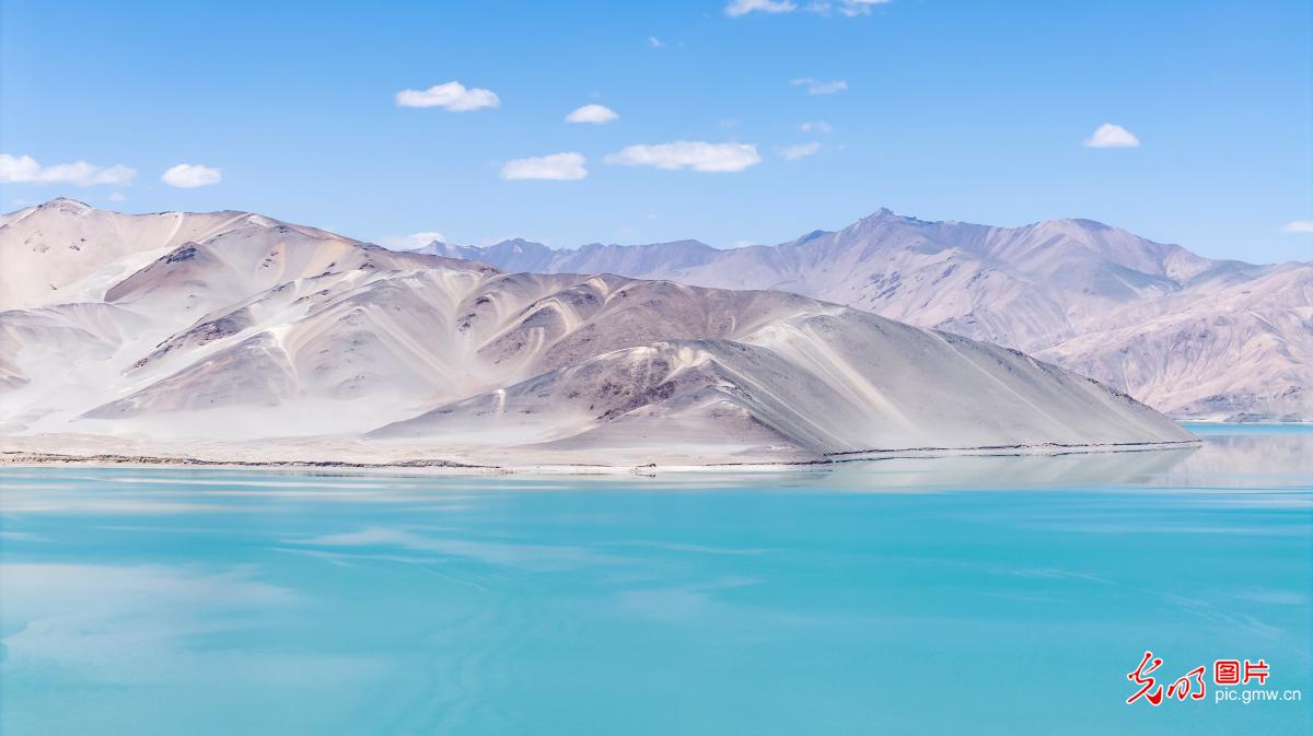 白沙湖美景如画