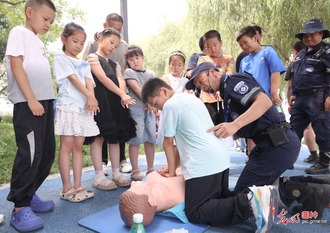 防溺演练强技能 暑期安全筑防线