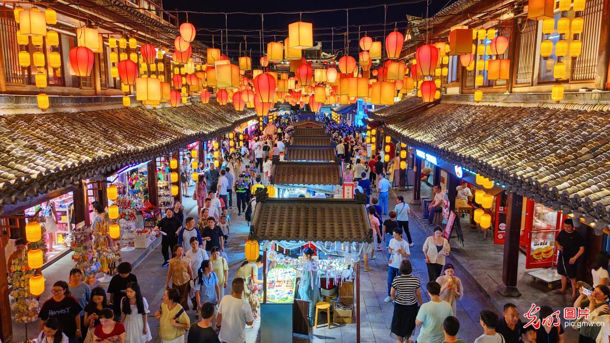 缤纷夏夜释放消费活力 缤纷夏夜释放消费活力