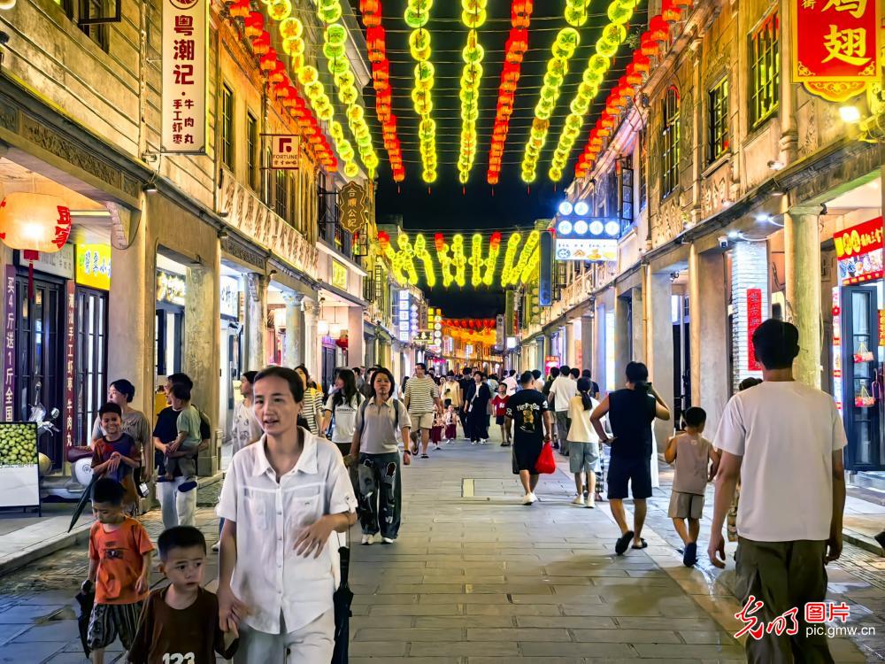 缤纷夏夜释放消费活力 缤纷夏夜释放消费活力