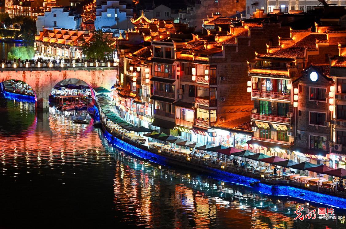 缤纷夏夜释放消费活力 缤纷夏夜释放消费活力