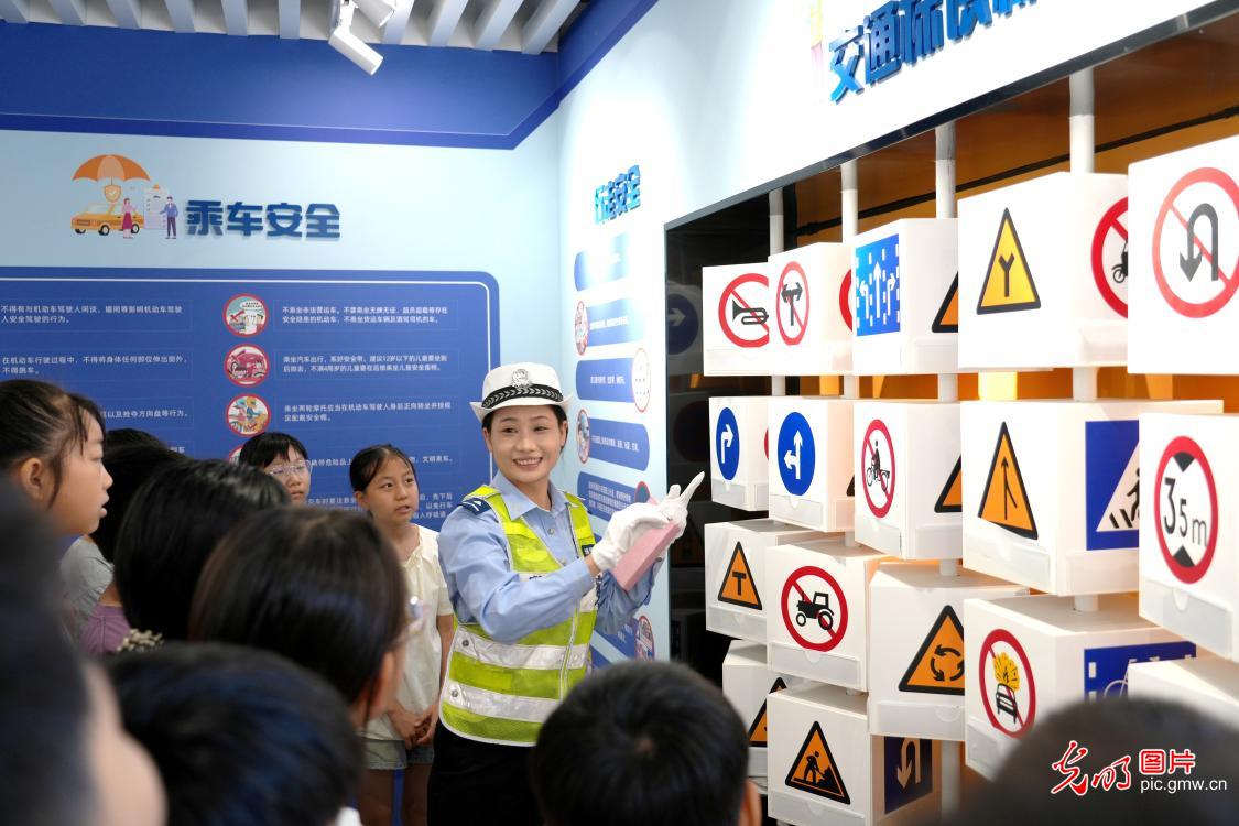 暖心托管护成长 缤纷课堂度暑期