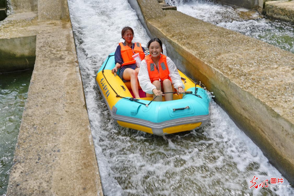 “清凉经济”点燃夏日消费热潮 “清凉经济”点燃夏日消费热潮