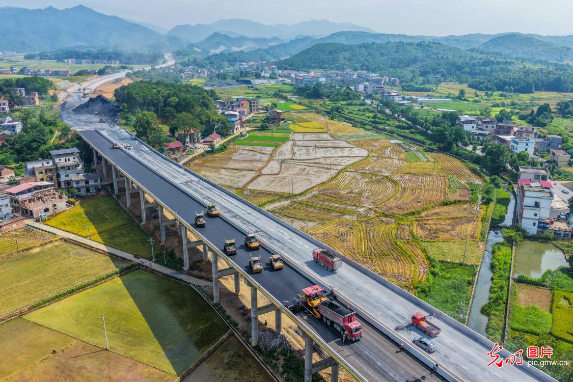 零道高速建设正酣